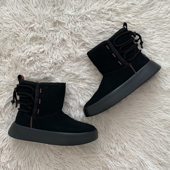 New authentic UGG classic boom boots - Picture 2 of 11